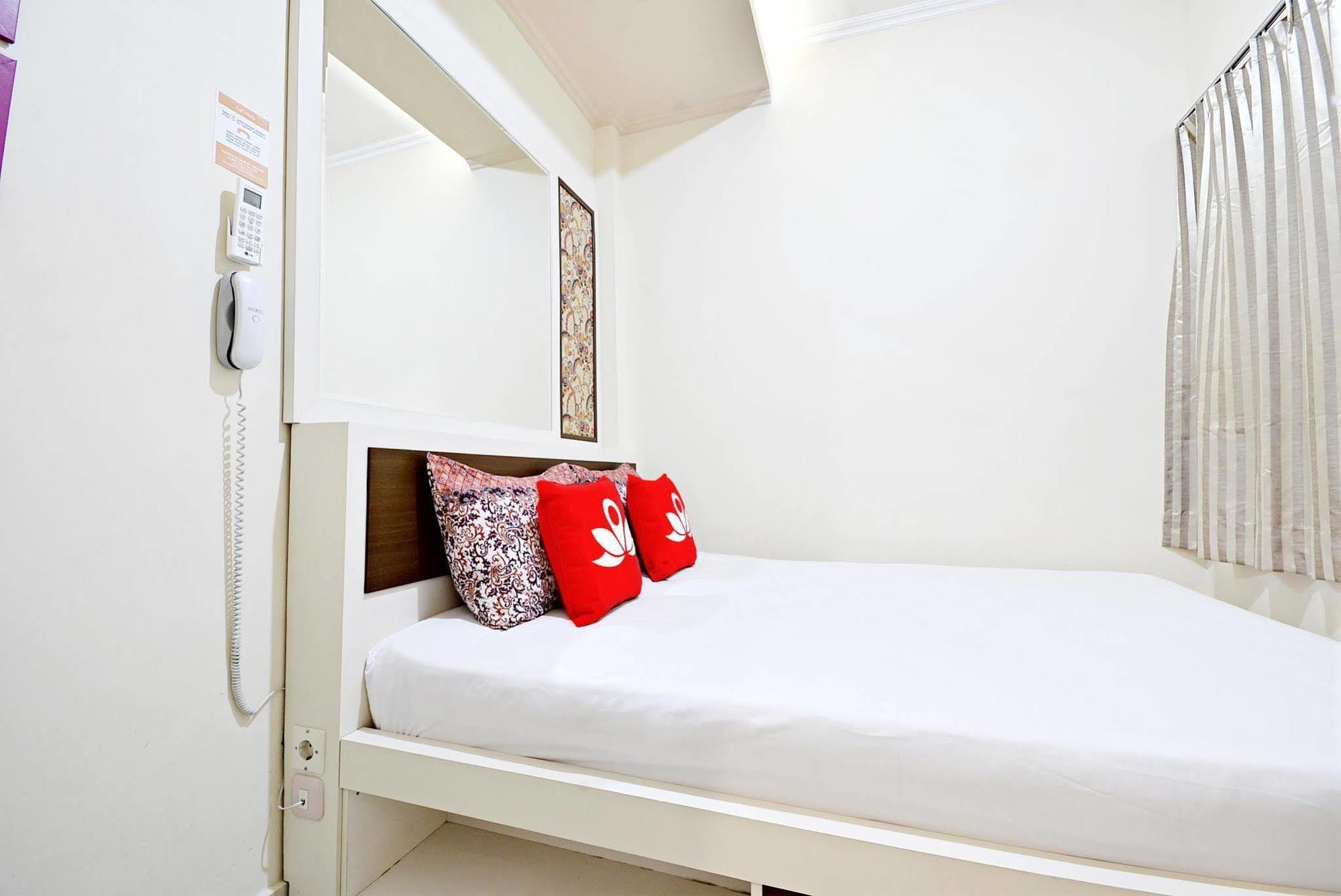 Zen Rooms Cideng Barat Jakarta Exterior photo