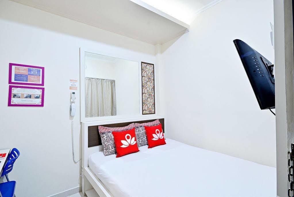 Zen Rooms Cideng Barat Jakarta Exterior photo